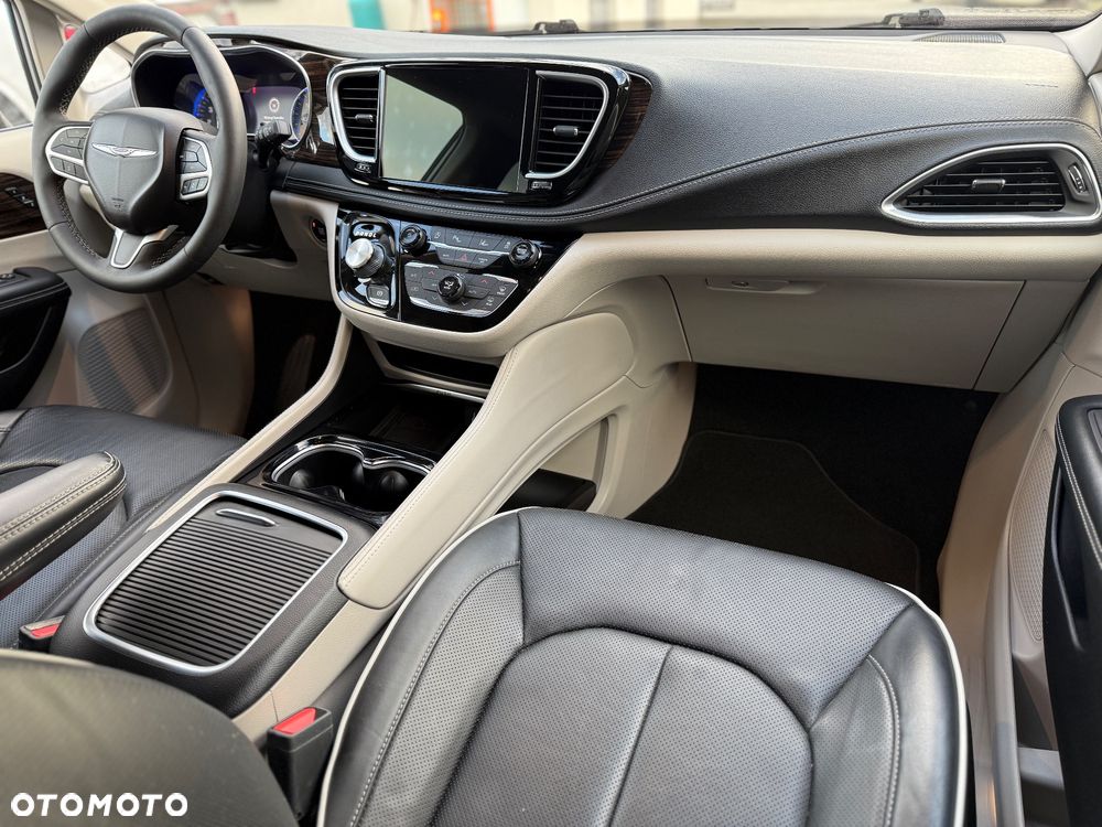 Chrysler Pacifica - 16