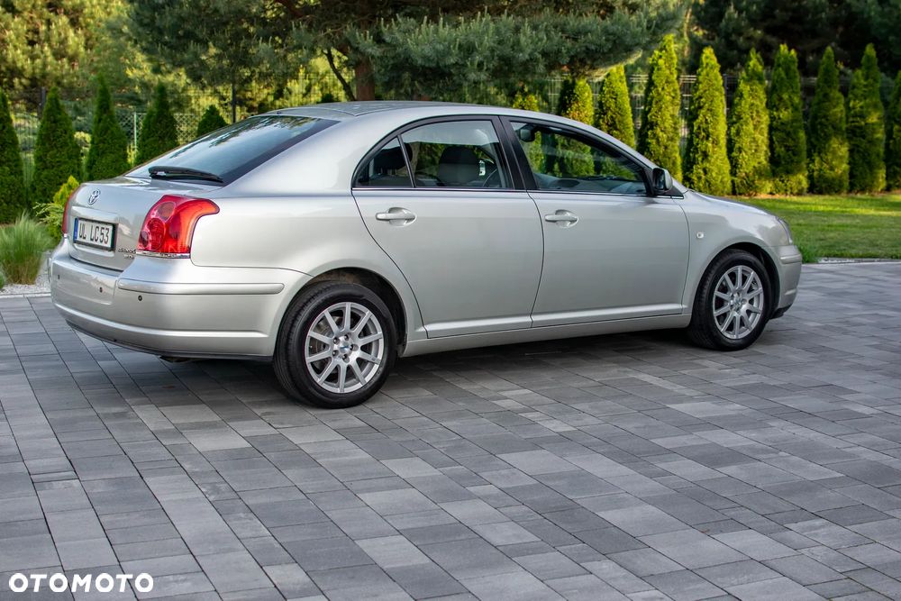 Toyota Avensis - 17