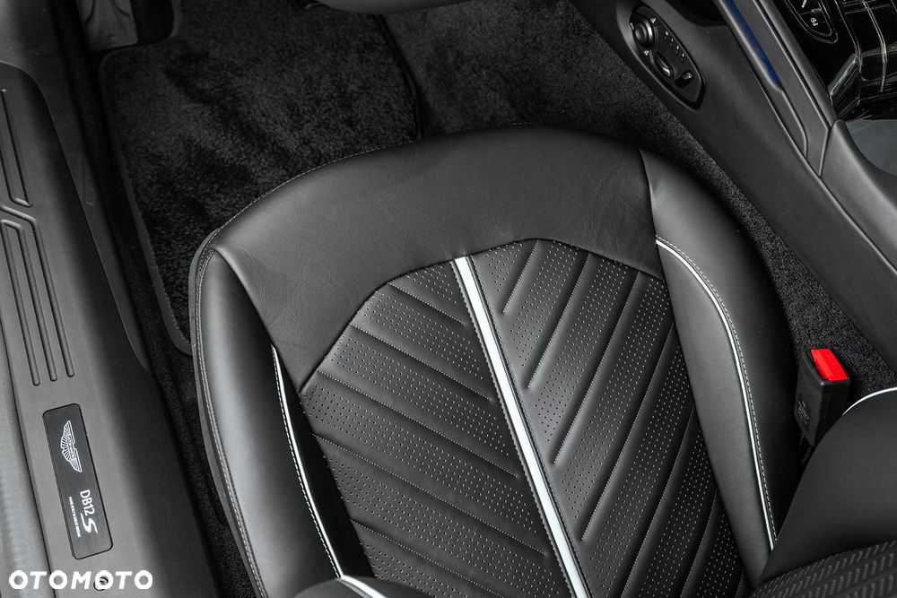 Aston Martin DB12 - 26