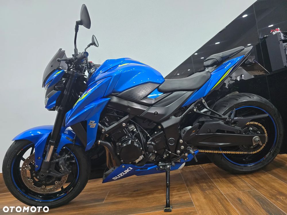 Suzuki GSX - 29