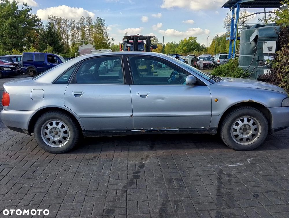 Audi A4 B5 Przed Lift (94-97.) 1.9 TDI 89KM. Silnik AHU Skrzynia DHL lakier LY7M / L5.Cały na części. GWARANCJA !!! Przód Tył Zestaw Komplet Drzwi Klapa Zderzak Błotnik Maska Grill Atrapa Szyba Pas Lampa Lusterko Boczki Fotel Kanapa Kokpit Deska Rozdzielcza Przełącznik Włącznik Sterownik Przewody Wiązka Instalacja Moduł Komputer Czujnik Listwa Pompa Alternator Wtryski Głowica Rozrusznik Kompresor Sprzęgło Dwumas Silnik Skrzynia ABS Klimatyzacji Paliwa Wspomagania Kolektor Turbina Przepustnica Zawór Chłodnica Koło Hak Belka Sanki Zawieszenie Mcpherson Półoś Amortyzator Wydech Tłumik Zacisk Most - 5