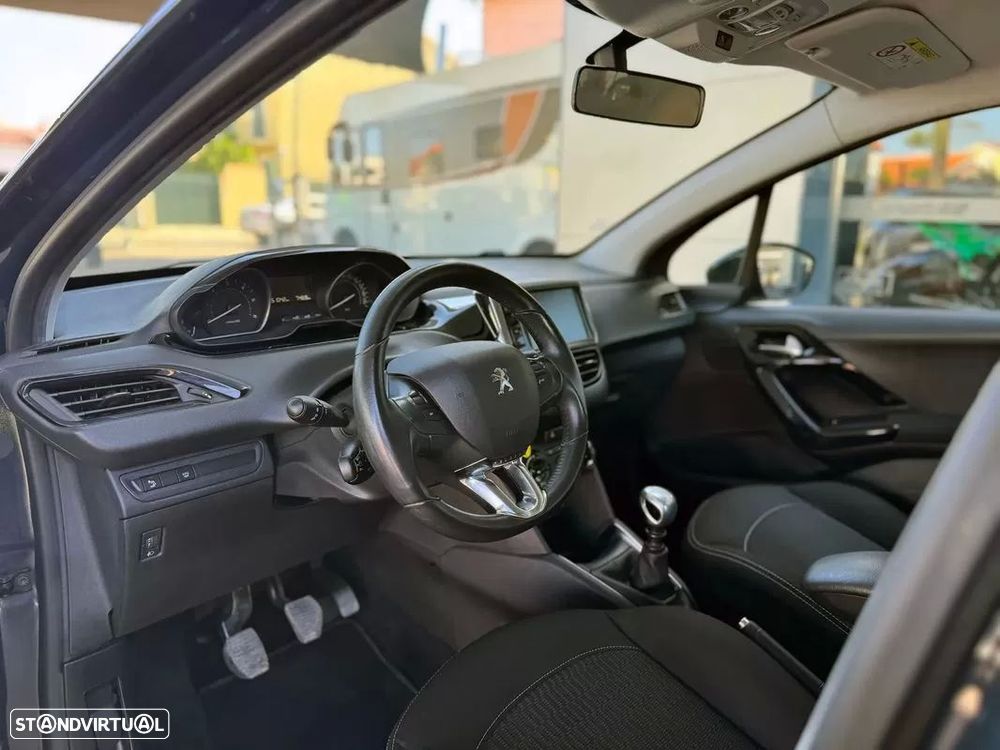 Peugeot 208 - 13
