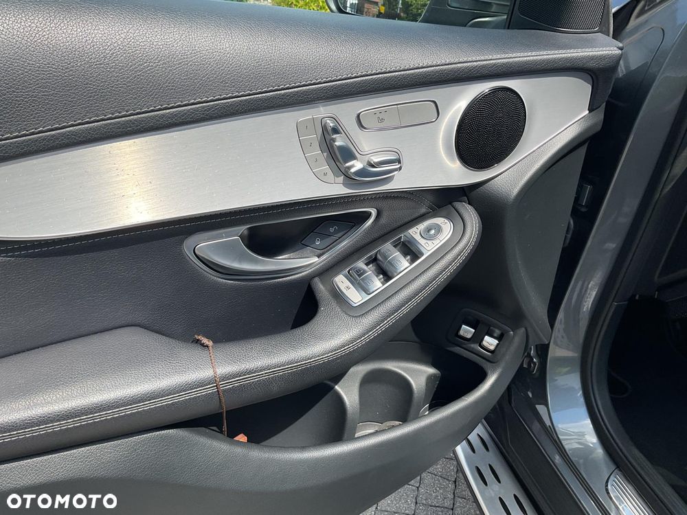 Mercedes-Benz GLC 250 4Matic 9G-TRONIC AMG Line - 12