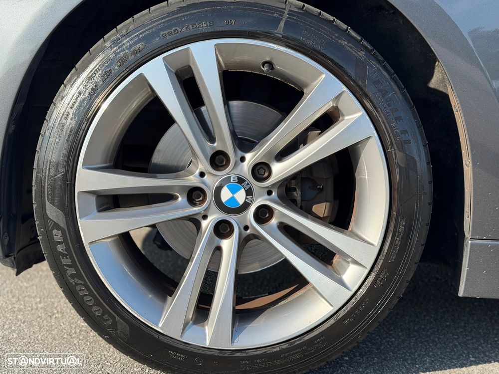 BMW 320 d Auto Line Sport - 13