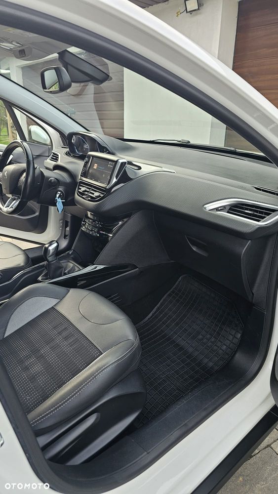 Peugeot 2008 1.2 Pure Tech GPF Allure S&S - 12