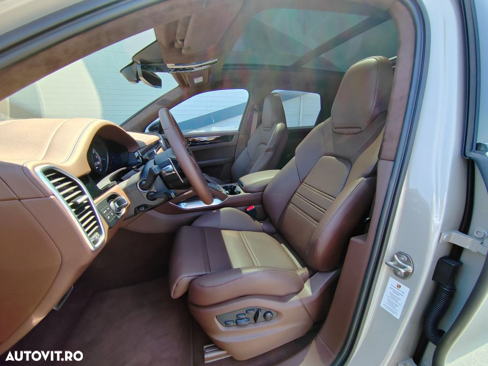 Porsche Cayenne Turbo E-Hybrid Tiptronic S - 11