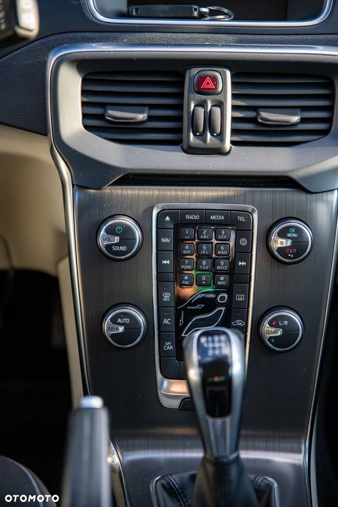 Volvo V40 D2 Momentum - 10