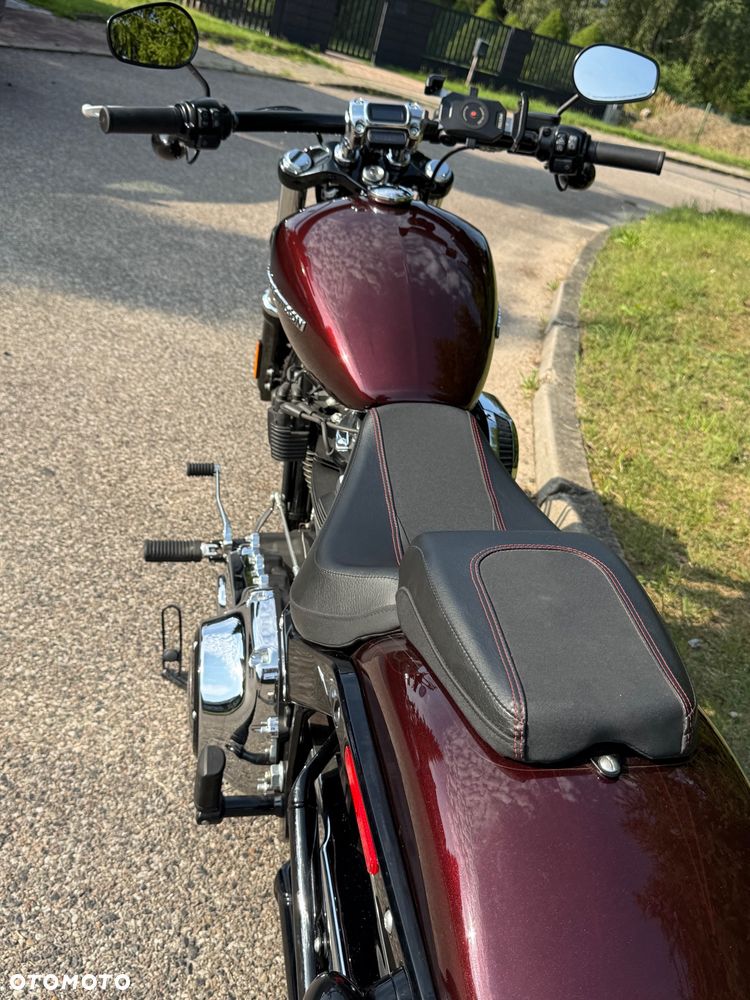 Harley-Davidson Softail Breakout - 24