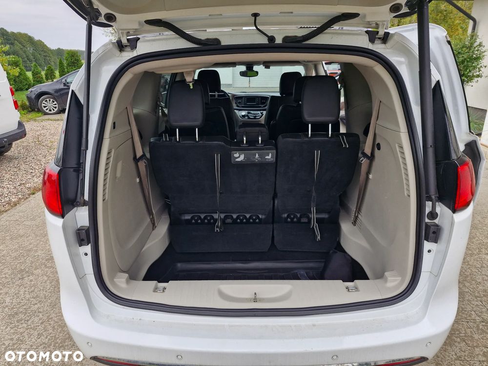 Chrysler Pacifica - 13