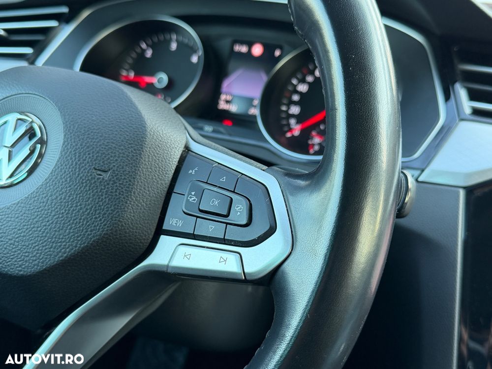 Volkswagen Passat 2.0 TDI SCR DSG Business - 34