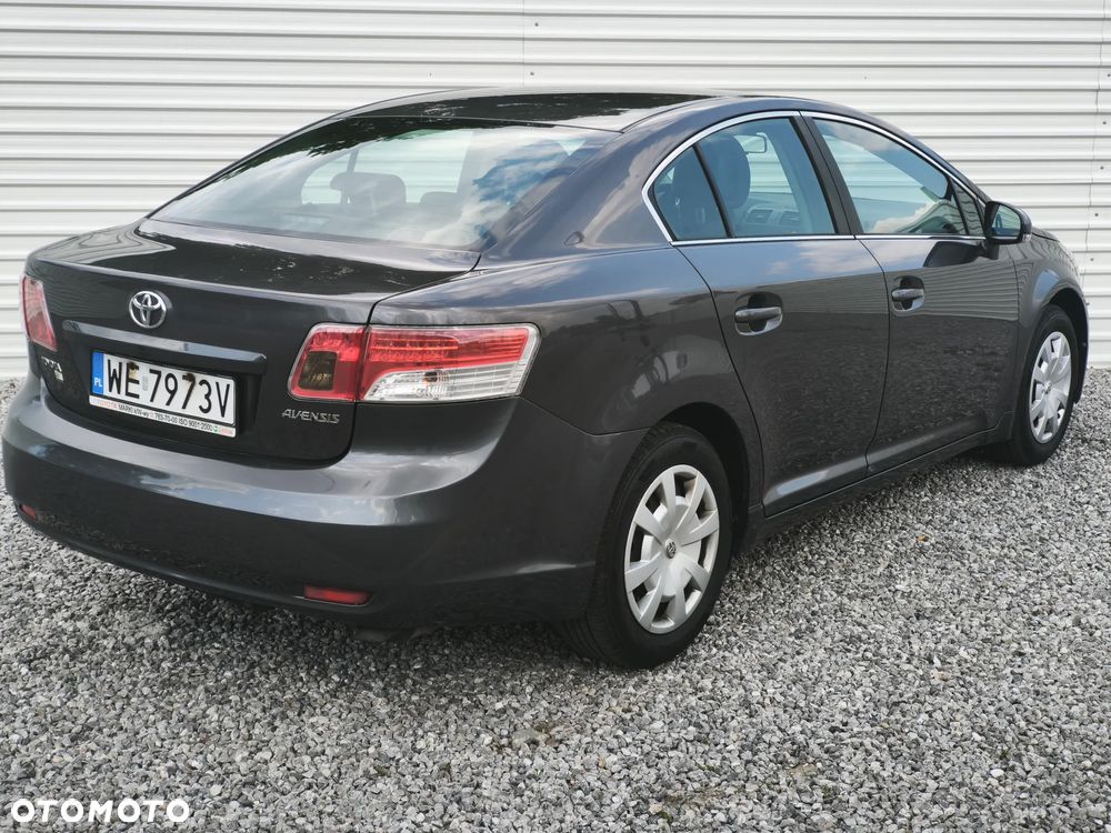 Toyota Avensis 1.6 Luna - 10