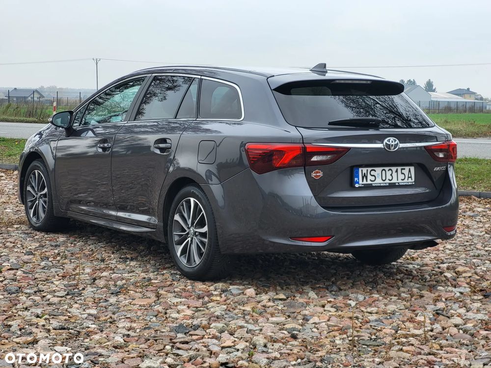 Toyota Avensis 1.8 Prestige MS - 6