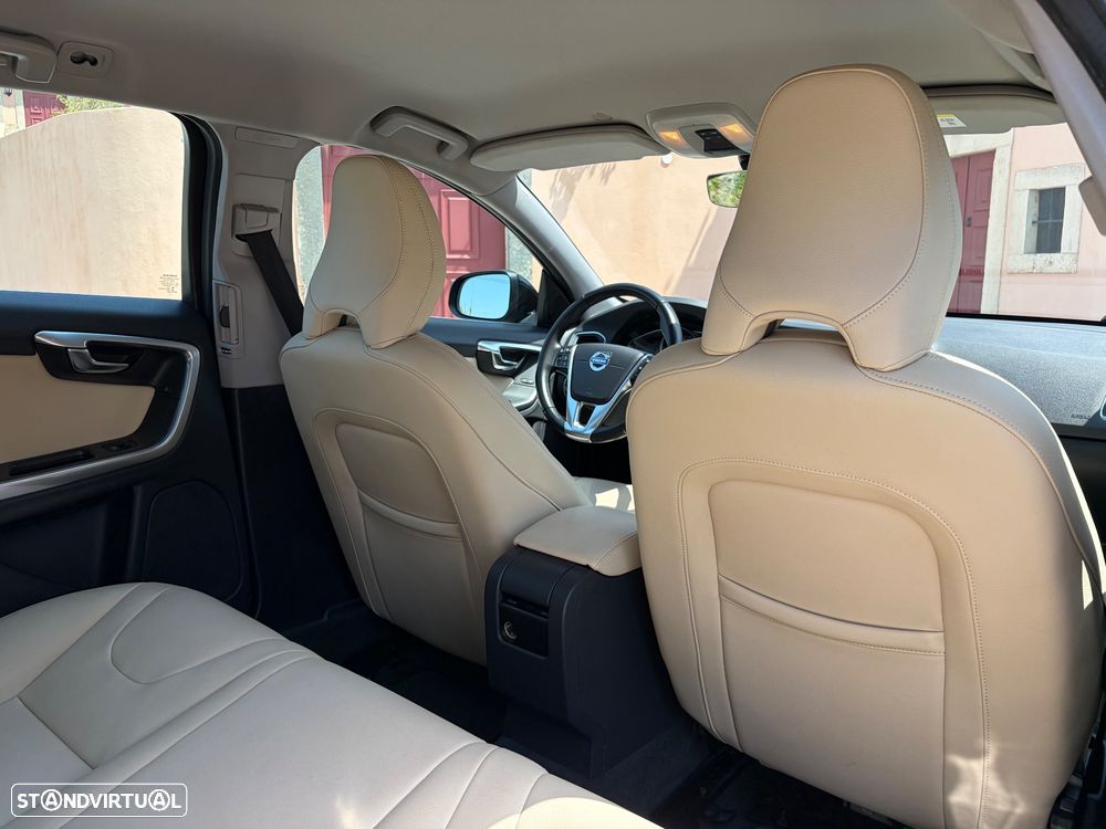 Volvo V60 2.0 D2 Momentum - 11