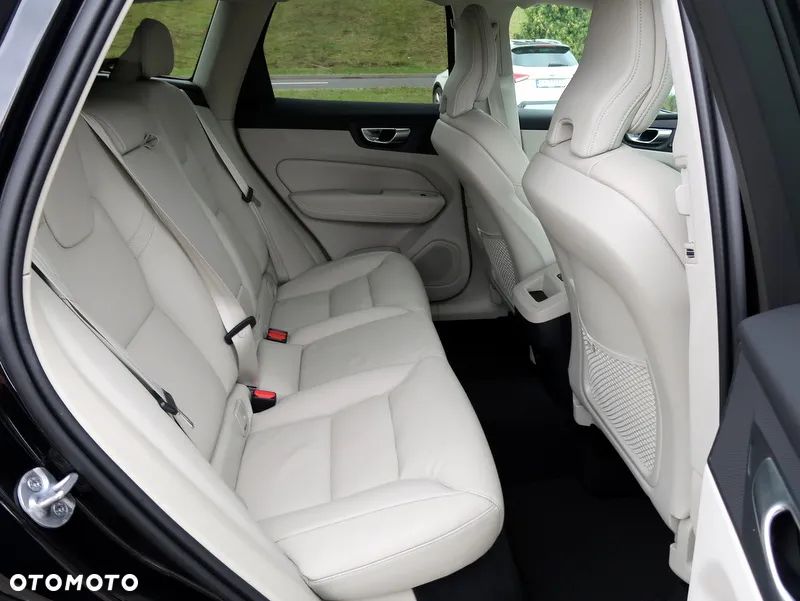 Volvo XC 60 B5 B AWD Plus Dark - 18