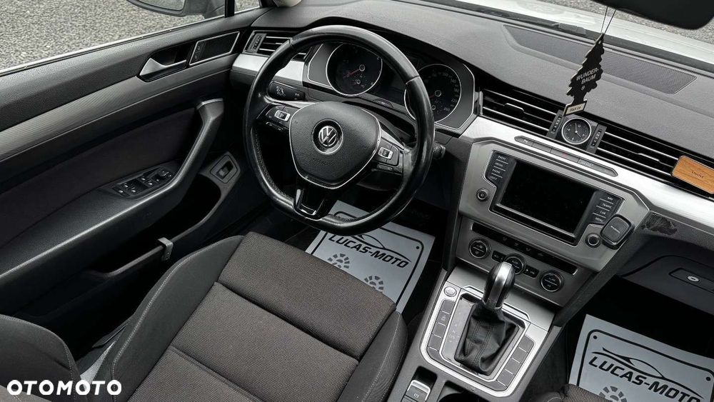 Volkswagen Passat - 25