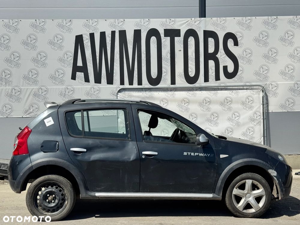 DACIA SANDERO 2011 *SAMOCHÓD NA CZĘŚCI* 5226  MASKA, LAMPA, DRZWI, LUSTERKO, ZDERZAK, GRILL, BŁOTNIK, KLAPA, BELKA, DESKA, FOTELE, KANAPA, ĆWIARTKA KIEROWNICA, TARCZE, ZACISKI, ZAWIESZENIE, KOMPLETNY PRZÓD, KOMPLETNY TYŁ, LICZNIK, ZEGARY, PRAWE LEWE PRZÓD TYŁ - 3