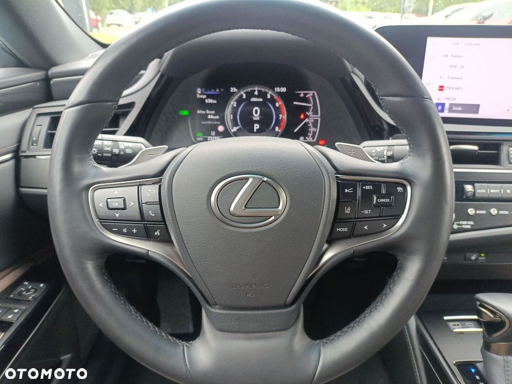 Lexus ES 300h Business Edition - 24