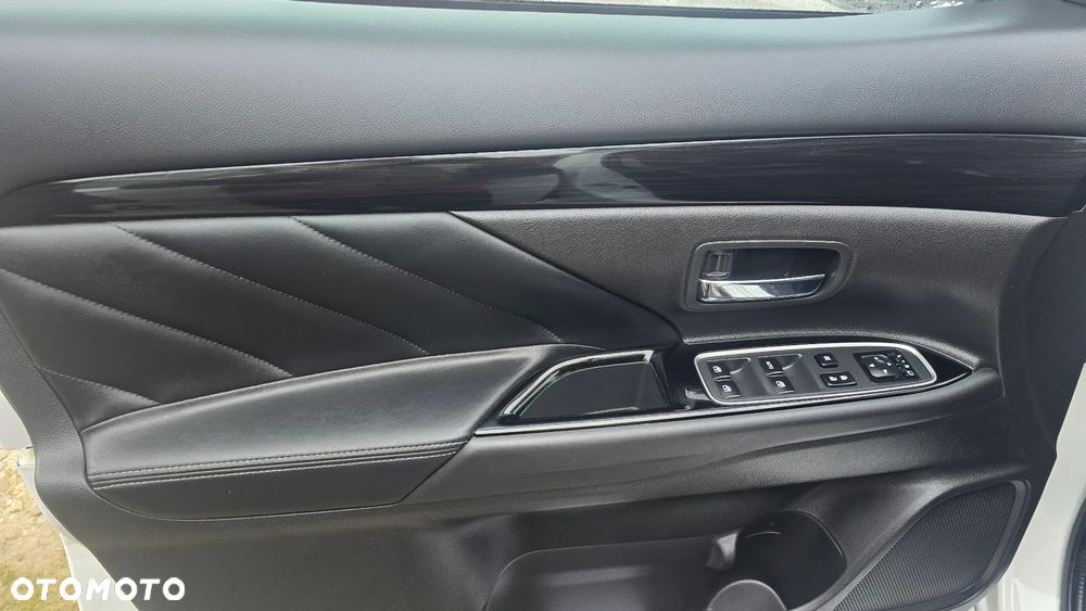 Mitsubishi Outlander 2.0 4WD - 6