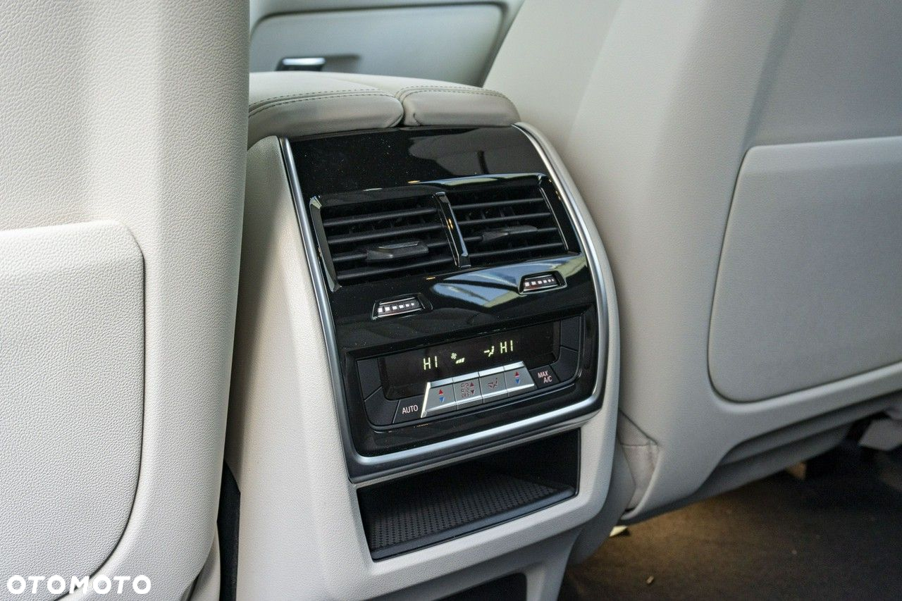 BMW X7 - 26