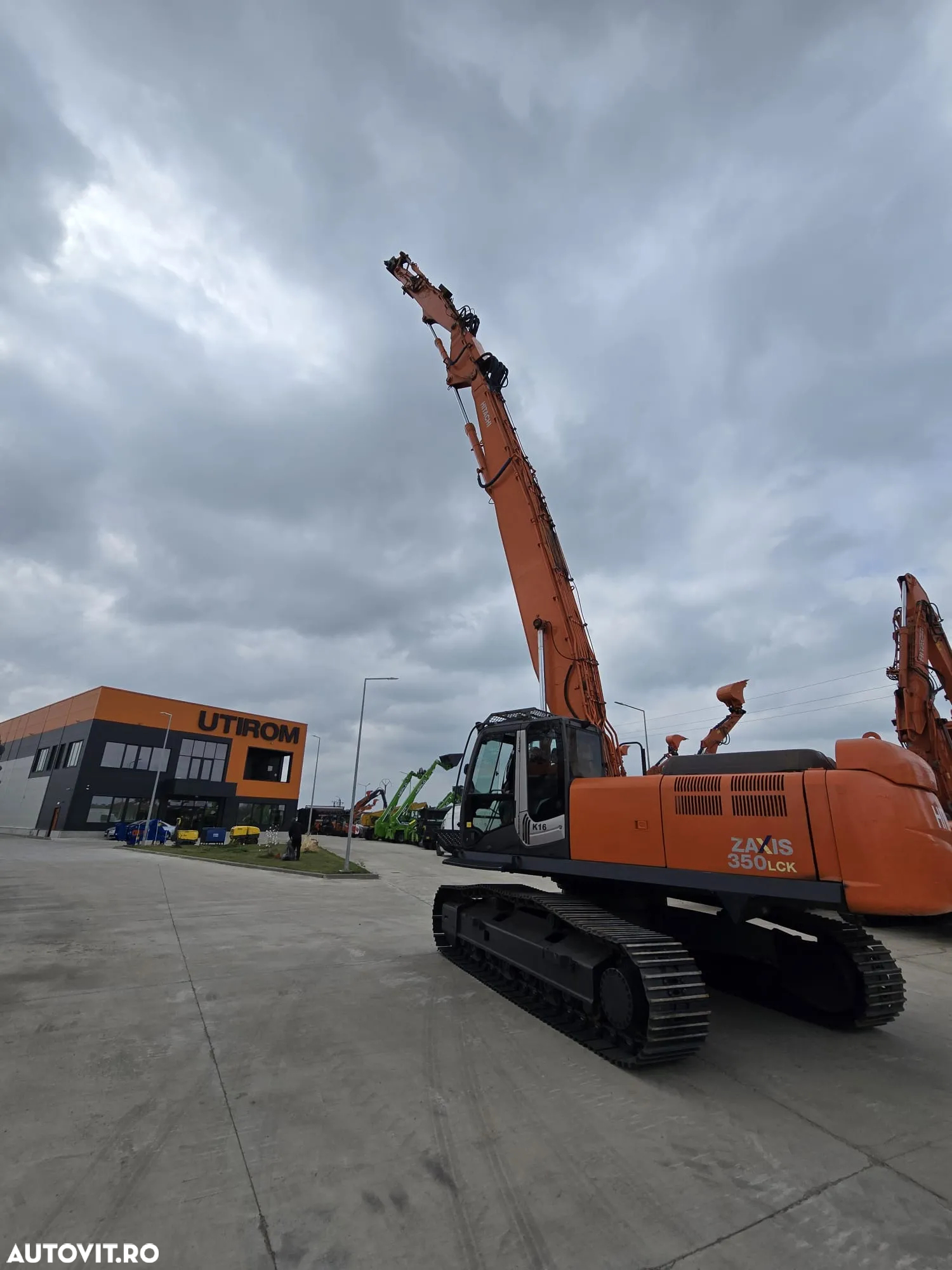 Hitachi EXCAVATOR PETRU DEMOLARI brate la 21m, 37t, 3 brate, cupla rapida, inst picon, inst rotire, 8.209h, ZX350-3, an 2006, senile 70% bune, AC, computer 96900 EUR+Tva - 5