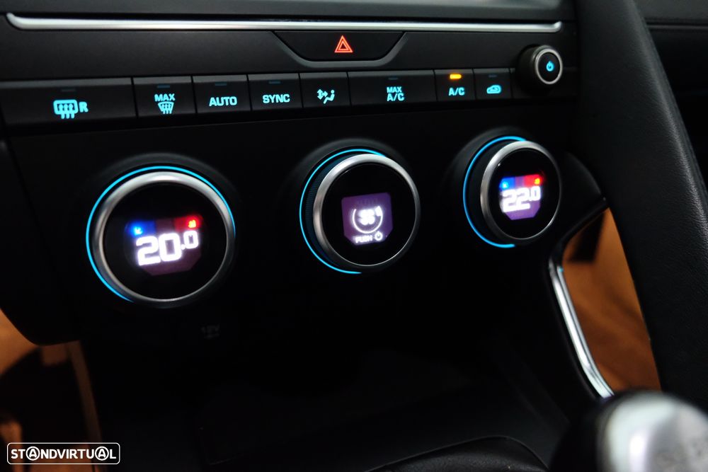 Jaguar E-Pace 2.0 i4D R-Dynamic S - 24