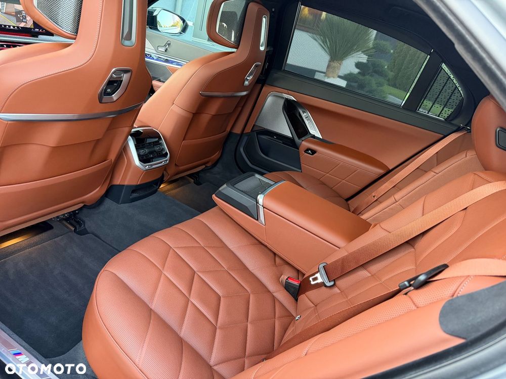 BMW Seria 7 M760e PHEV xDrive Individual Edition sport - 9