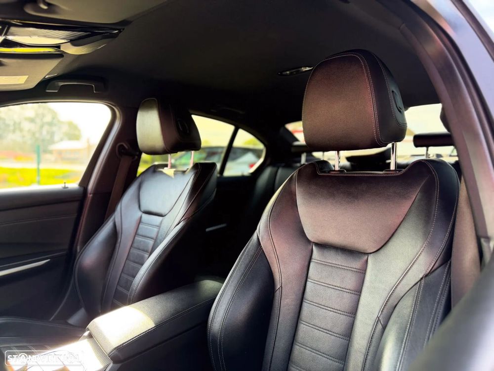 BMW 320 d Pack Desportivo M Auto - 15