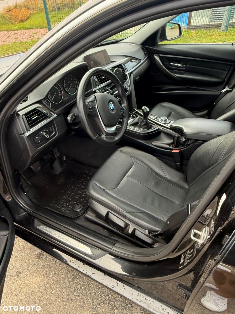 BMW Seria 3 318d Luxury Line - 16