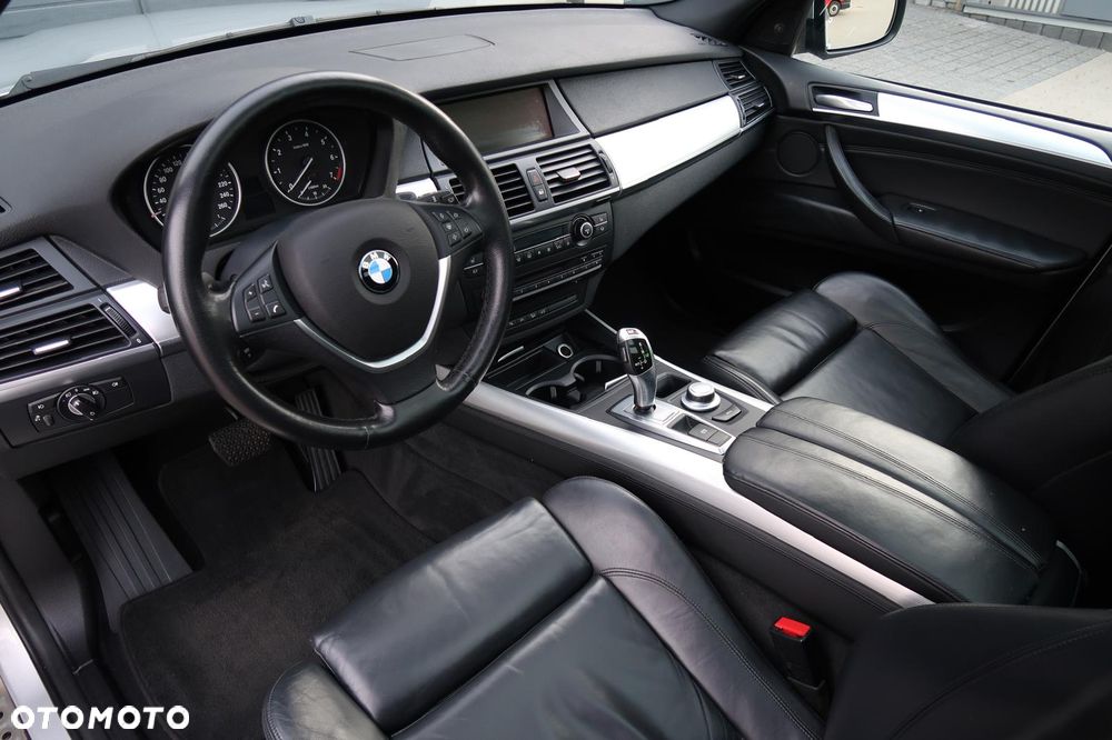 BMW X5 4.8i - 2