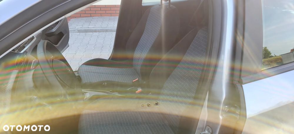 Peugeot 208 - 12