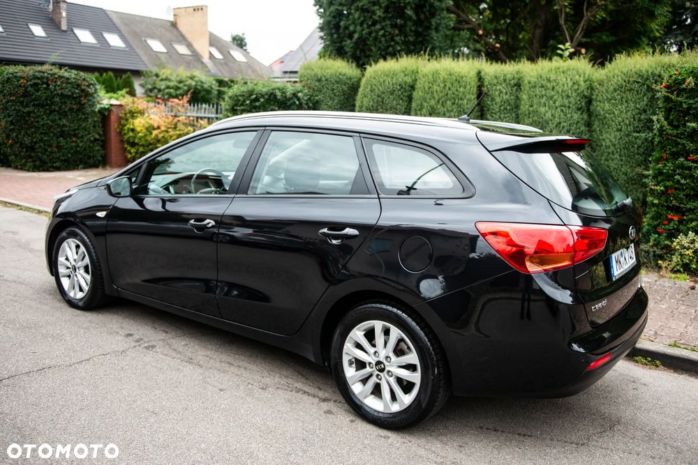 Kia Ceed 1.6 GDI ISG Vision - 12