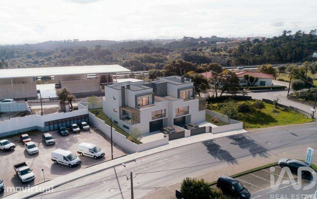 Moradia geminada T4 em Santa Catarina da Serra e Chainça de 184 m2 - Grande imagem: 4/28