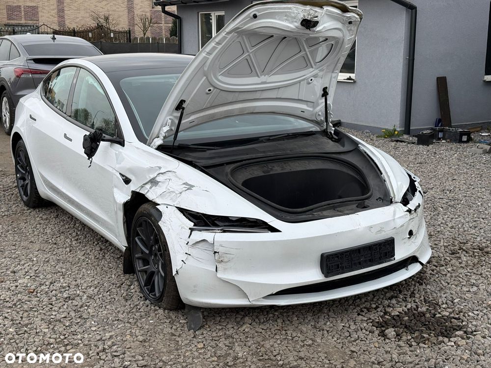 Tesla Model 3 - 5