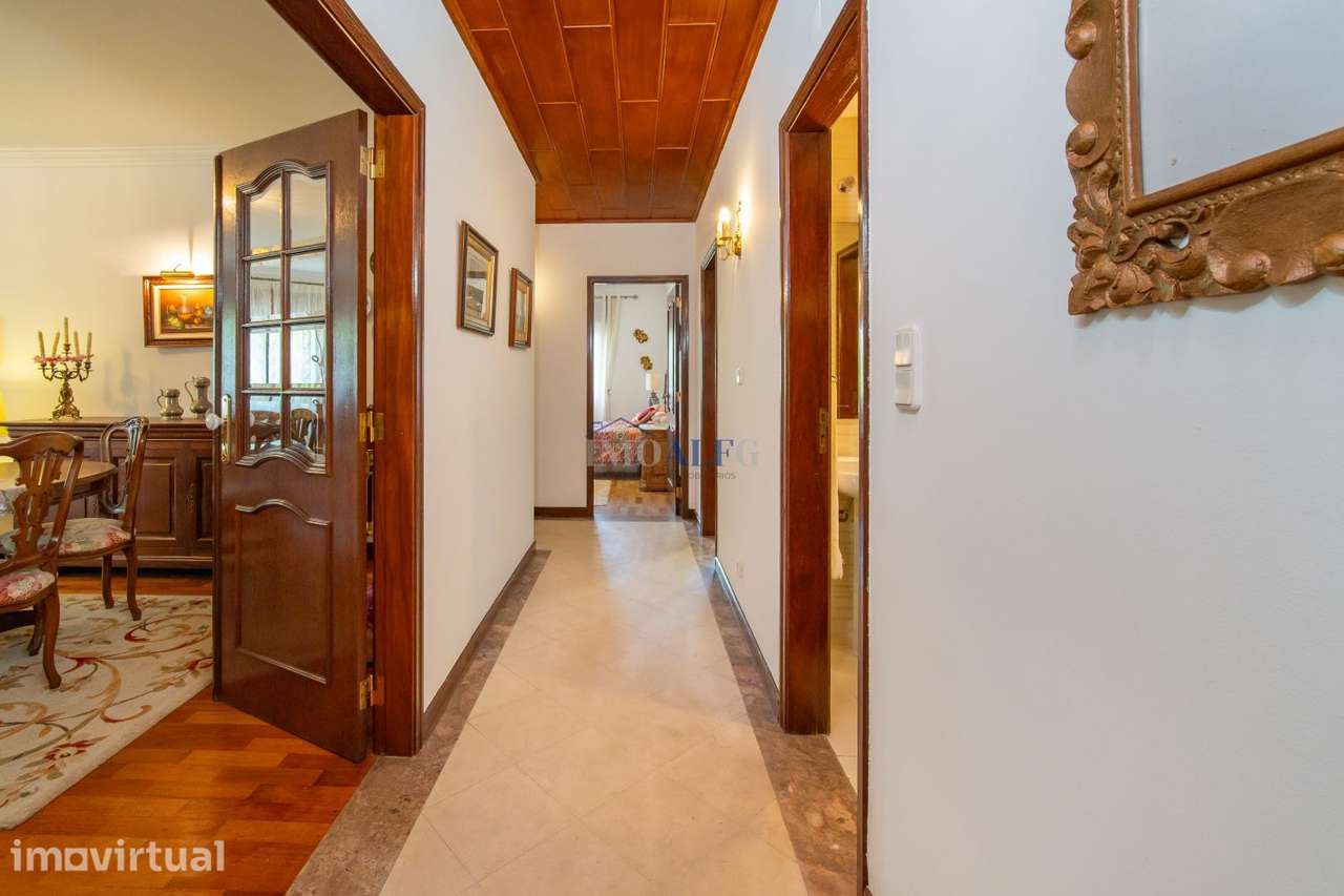 Arrendamento de um quarto em apartamento T3 em Algés junto a escolas - Grande imagem: 4/23