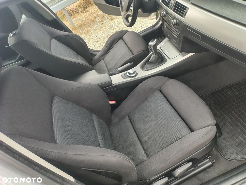 BMW Seria 3 318d DPF Edition Sport - 14