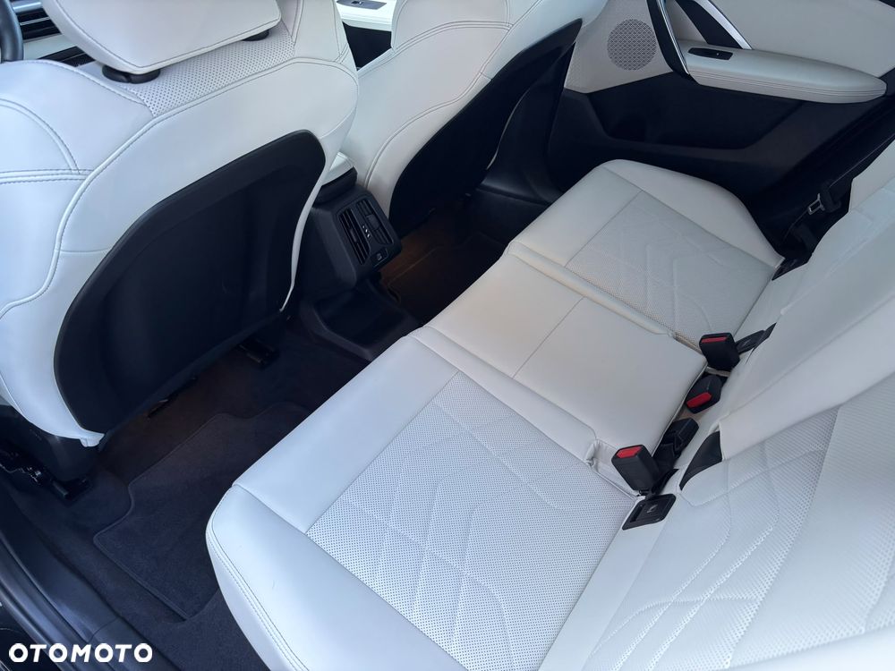 BMW X2 sDrive18d sport - 18
