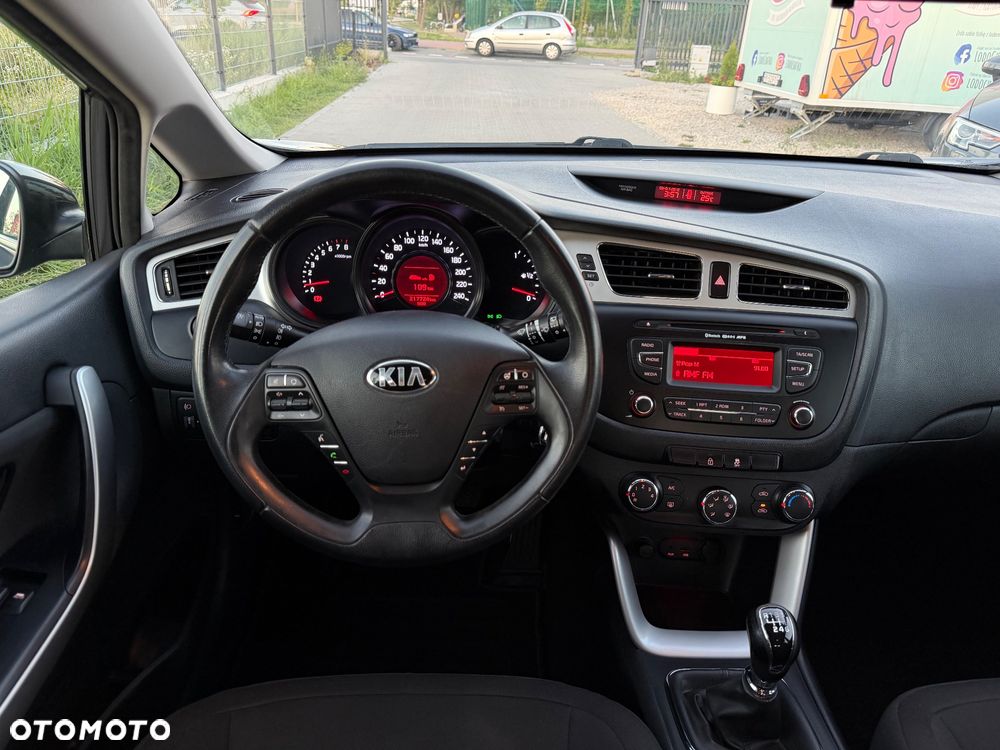 Kia Ceed - 13