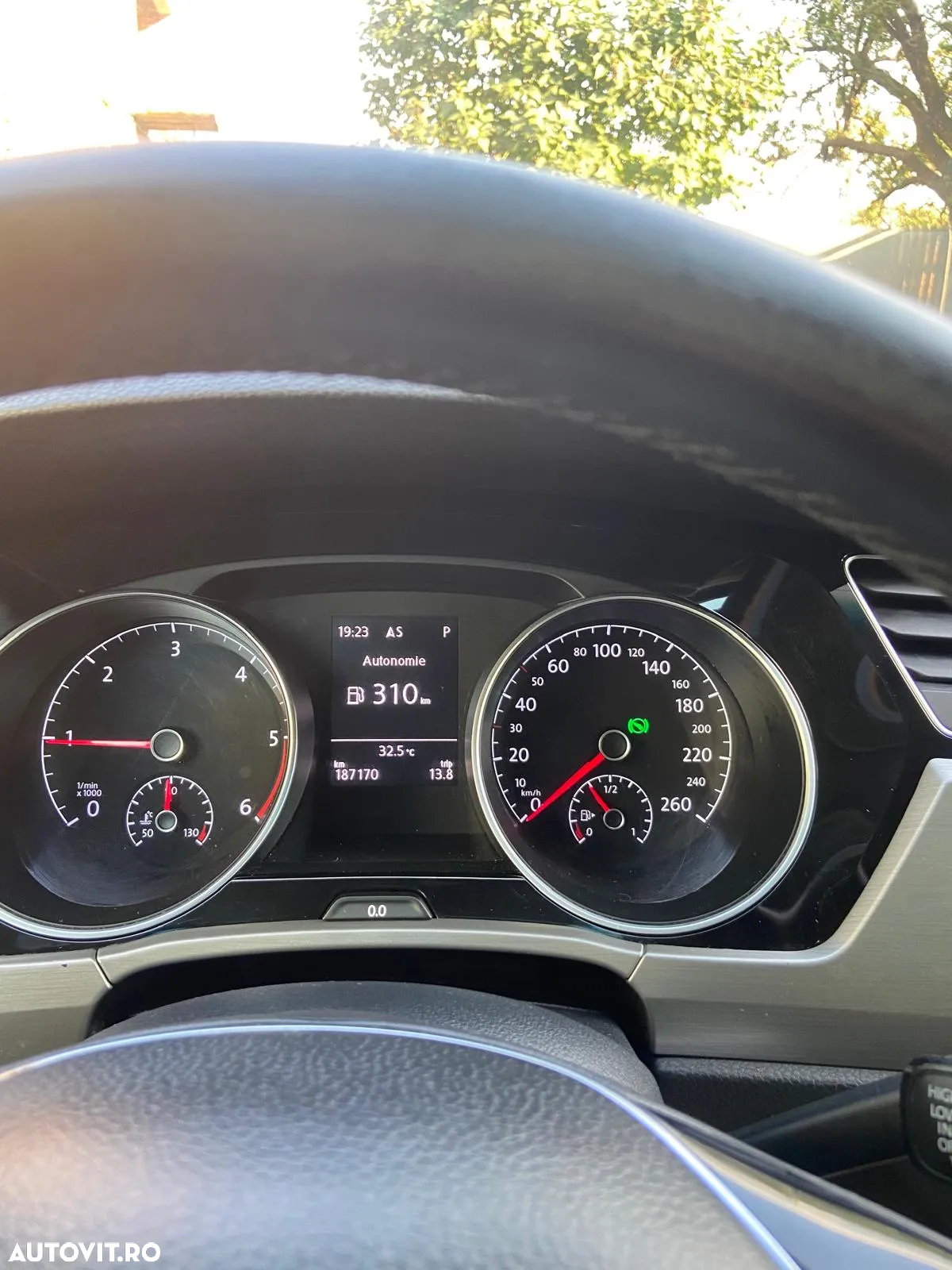 Volkswagen Touran 2.0 TDI DSG Highline - 3