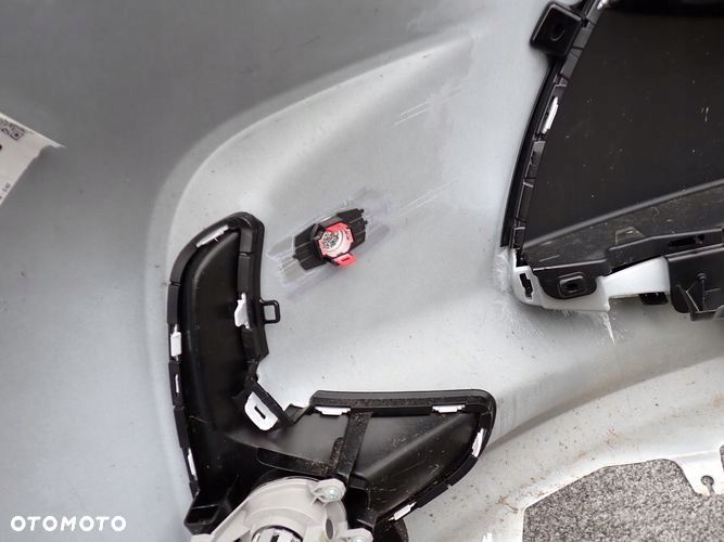 TOYOTA YARIS IV zderzak przedni przód pod pdc - 11