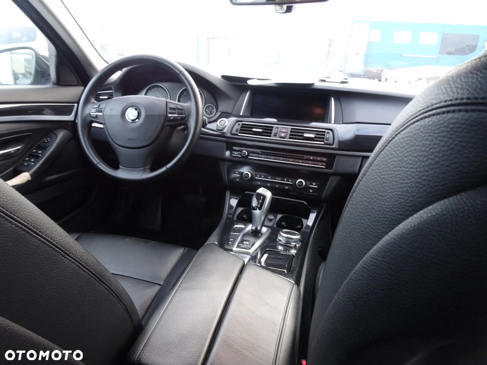 BMW Seria 5 525d xDrive Sport-Aut - 15