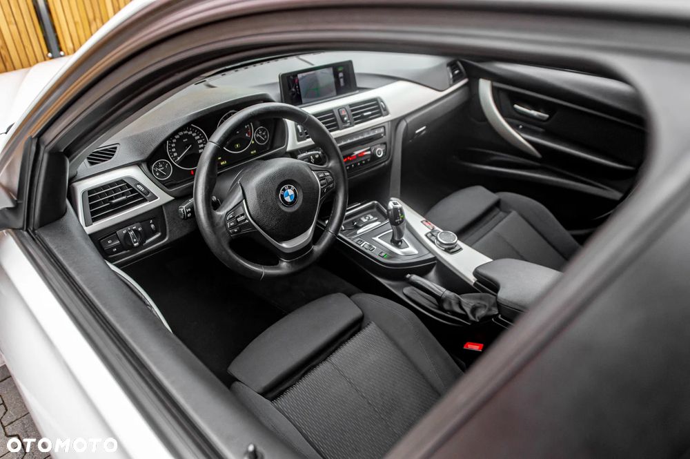 BMW Seria 3 318d Sport Line - 21