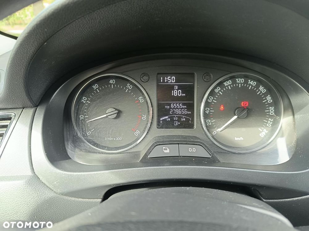 Skoda RAPID 1.2 TSI Ambition - 11