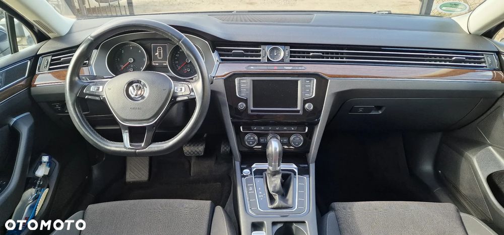Volkswagen Passat - 13