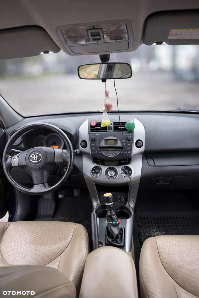 Toyota RAV4 2.2 D-4D Sol - 8