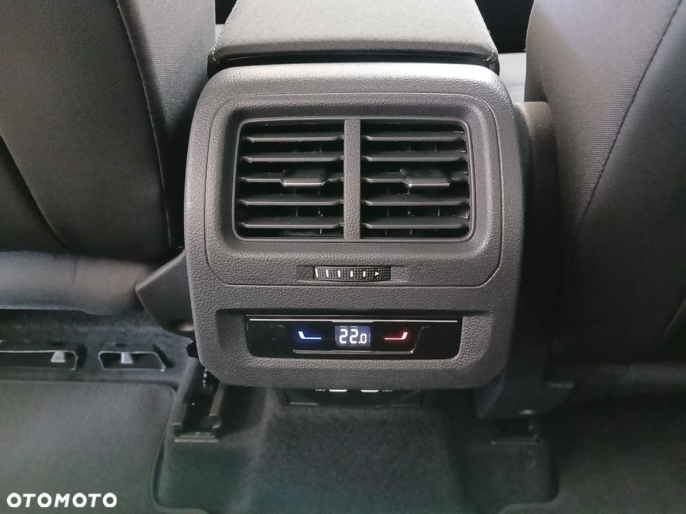 Volkswagen Touran - 11