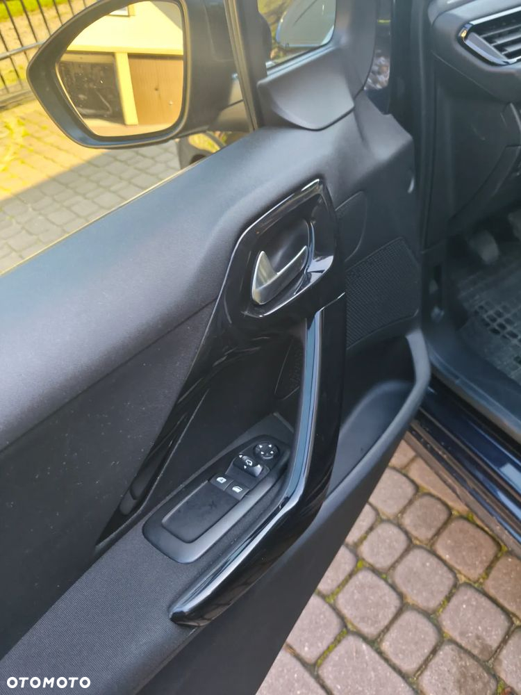 Peugeot 208 - 14