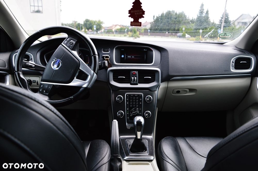 Volvo V40 D4 Summum - 26