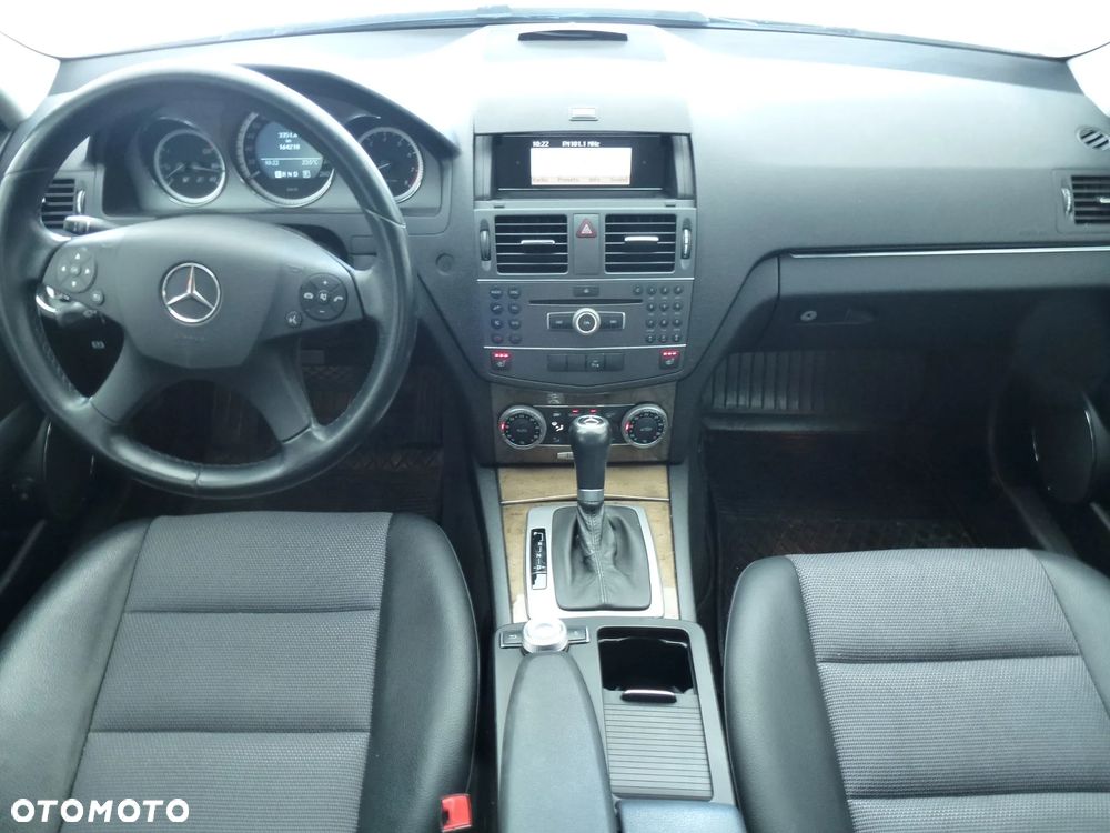 Mercedes-Benz Klasa C 180 CGI Automatik BlueEFFICIENCY Avantgarde - 11