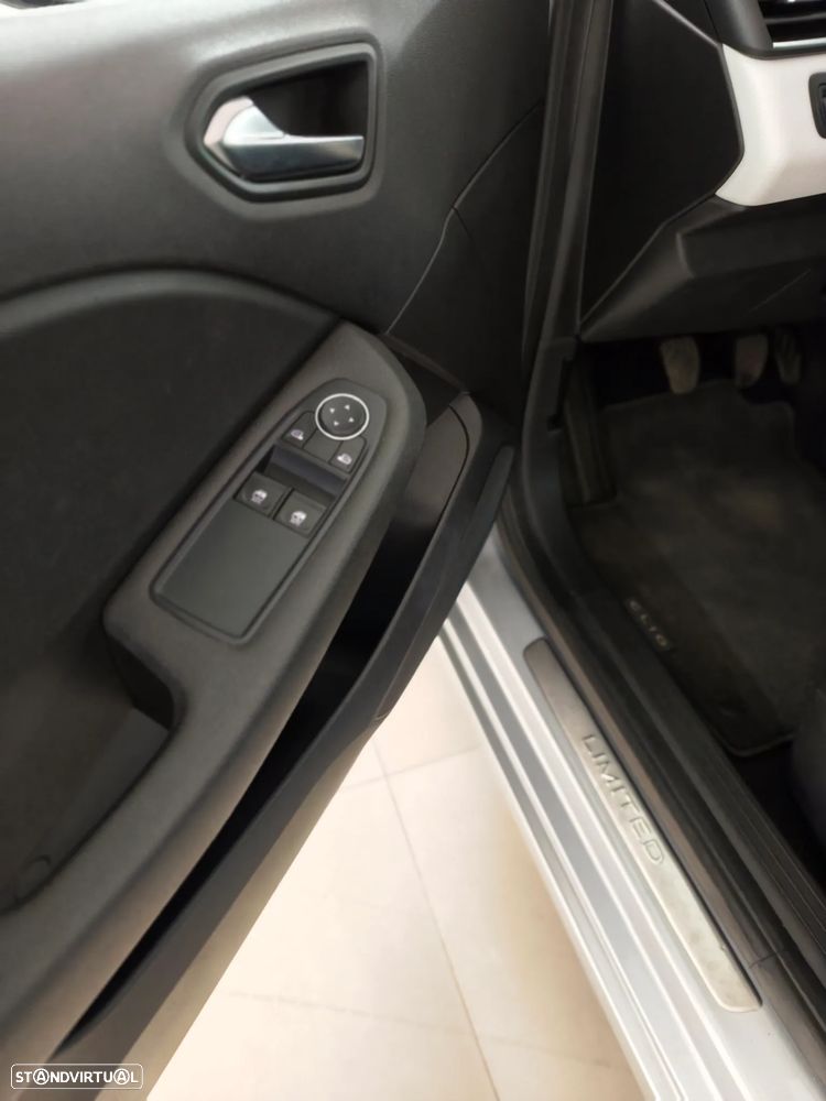 Renault Clio - 11