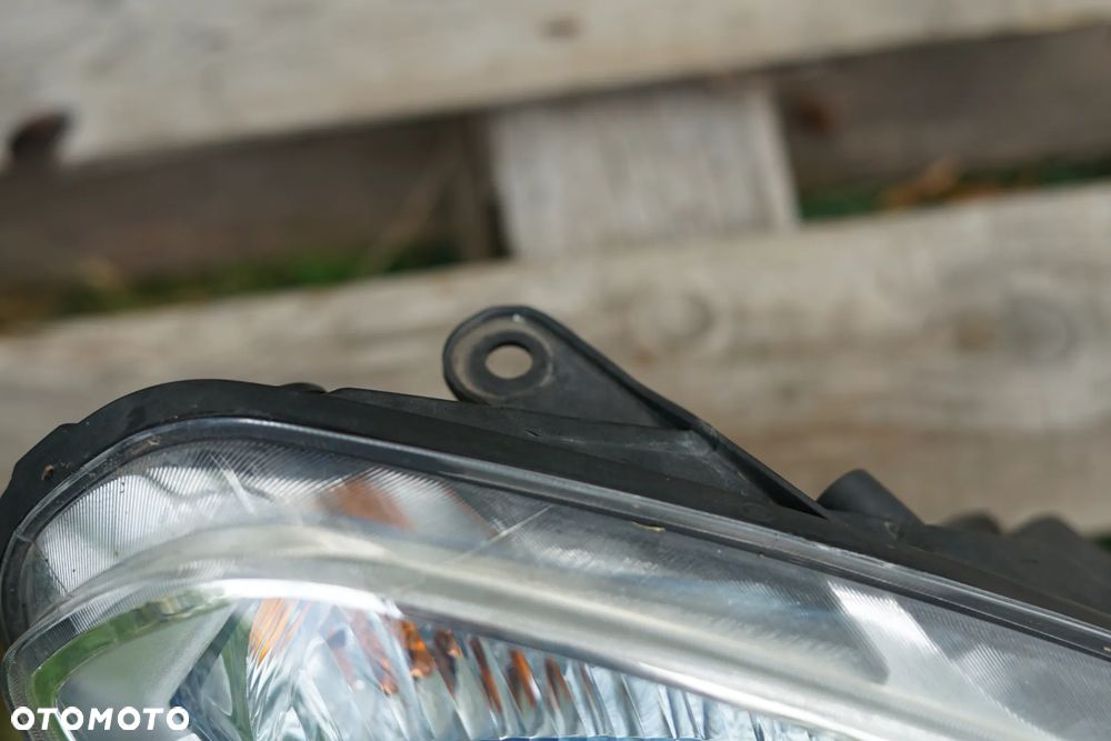 Lampa przód przednia prawa Nissan Qashqai I J10 Anglik - 4